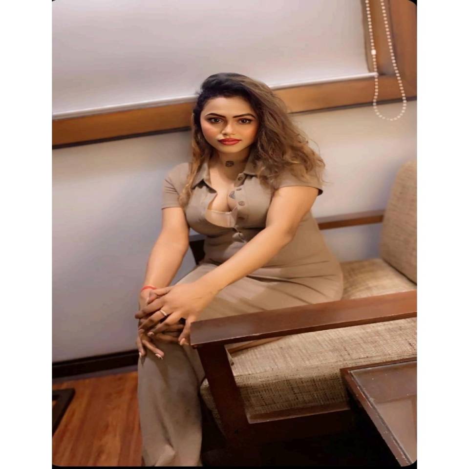 Goa call girl Raveena